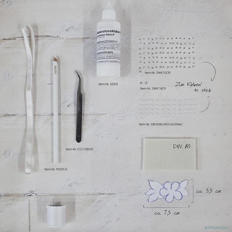 Material für ein weißes Haarband: Filz, Band, Nähzeug, Kleber, Pinzette, Strasssteine und Halbperlen.